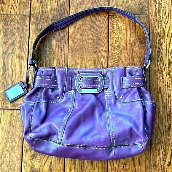 Tignanello purple Leather Shoulder Bag with Magnetic Leather Closure - Picture 2 of 4